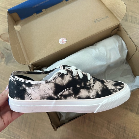 Keds Women's Surfer Tie-Dye Organic Cotton Shoe - Size 7 - Picture 4 of 8